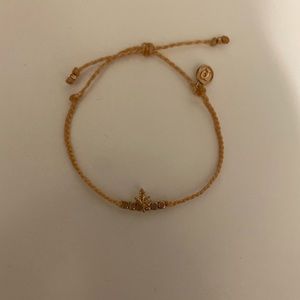 Rose gold bracelet with leaf pendant